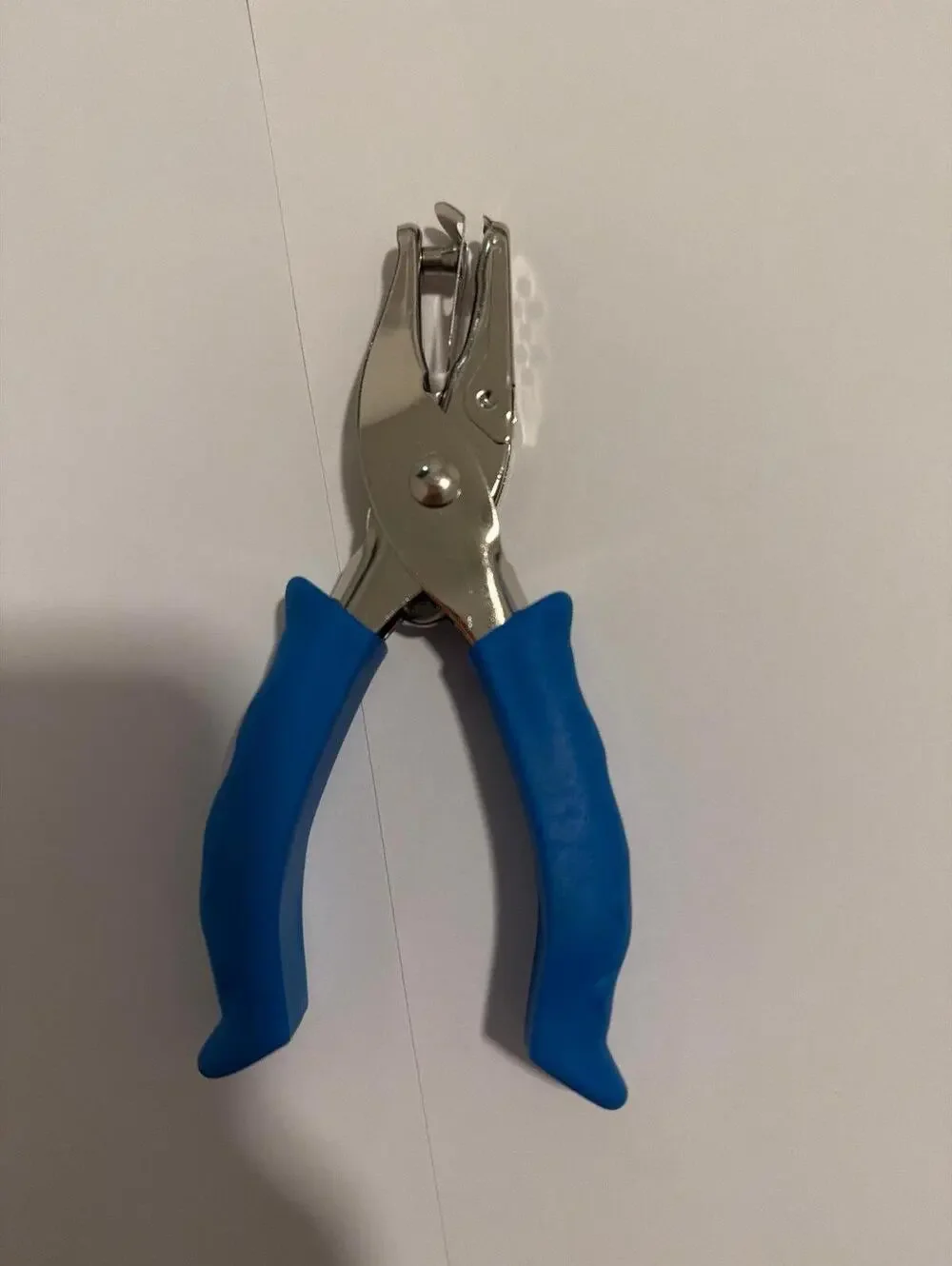 Handheld Hole Puncher with Blue Grip Office Tool